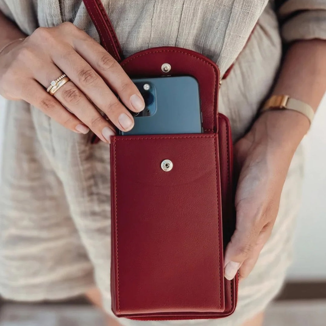 Sleek Crossbody Bag | Minimal & Slim